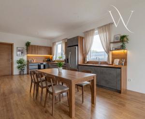 3-izbový byt v štádiu holobytu na predaj – Veľký Grob, 81 m², terasa, pozemok, parkovanie