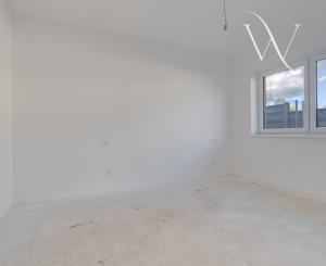 3-izbový byt v štádiu holobytu na predaj – Veľký Grob, 81 m², terasa, pozemok, parkovanie