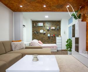 Na prenájom  zariadený 3-izbový byt na Bulvári v Žiline