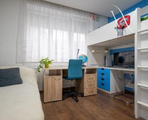 Na prenájom  zariadený 3-izbový byt na Bulvári v Žiline