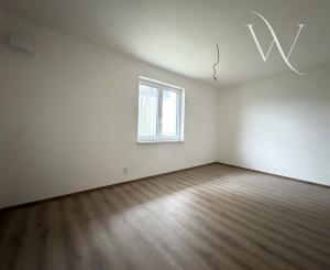 Na predaj moderný 4-izbový bungalov v obci Príbovce - hneď k nasťahovaniu