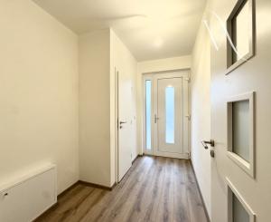 Na predaj moderný 4-izbový bungalov v obci Príbovce - hneď k nasťahovaniu