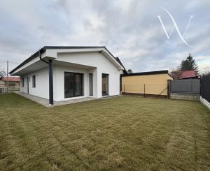 Na predaj moderný 4-izbový bungalov v obci Príbovce - hneď k nasťahovaniu