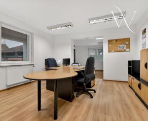Flexibilný firemný priestor 226 m² – kancelárie, showroom, sklad, parkovanie