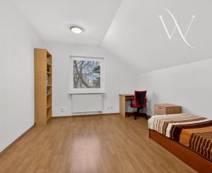 Flexibilný firemný priestor 226 m² – kancelárie, showroom, sklad, parkovanie