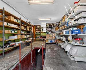 Flexibilný firemný priestor 226 m² – kancelárie, showroom, sklad, parkovanie