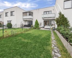 3 izbový byt Bratislava -Rača, 2 parkovacie miesta, záhrada 75 m2