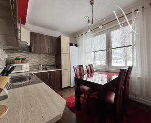 Na prenájom 4-izbový zariadený byt s balkónom v KNM