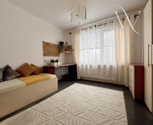 Na prenájom 4-izbový zariadený byt s balkónom v KNM