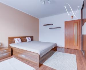 Priestranný 3- izbový byt vo vynikajúcej lokalite na predaj, Senec- Kollárova ulica