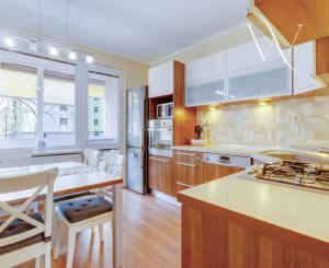 Priestranný 3- izbový byt vo vynikajúcej lokalite na predaj, Senec- Kollárova ulica