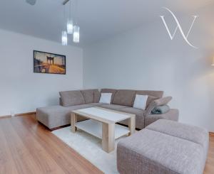 Priestranný 3- izbový byt vo vynikajúcej lokalite na predaj, Senec- Kollárova ulica