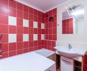 Priestranný 3- izbový byt vo vynikajúcej lokalite na predaj, Senec- Kollárova ulica