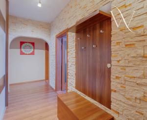 Priestranný 3- izbový byt vo vynikajúcej lokalite na predaj, Senec- Kollárova ulica