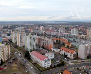 Priestranný 3- izbový byt vo vynikajúcej lokalite na predaj, Senec- Kollárova ulica