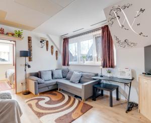 Priestranný 3-izbový tehlový rodinný dom vo Vajnoroch