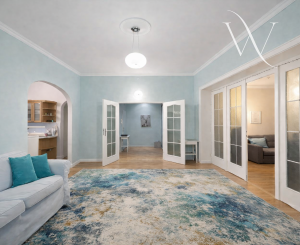 EXKLUZÍVNY STAROMESTSKÝ BYT NA OBCHODNEJ — IDEÁLNY NA BÝVANIE AJ INVESTÍCIU