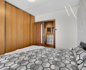 Bernolákovo, okr. SC - NA PREDAJ - plnohodnotný 2-izbový byt kúsok od priameho centra