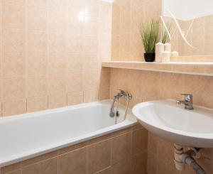 Na predaj 2 izbový byt v Petržalke