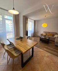 Na PRENÁJOM: Priestranný 2-izbový byt s loggiou a garážovým státím – Matejkova, Dlhé diely, Bratislava