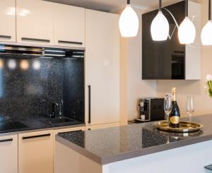 Na predaj  moderný 2 izbový byt v Bratislave v proekte -Slniečnice s pivničnou kopkou a parkovacím statim