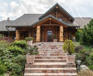 Luxusný nízkoenergetický zrub Podzámčok pri Zvolene – súkromie, príroda a pozemok 11 000 m²