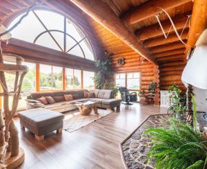 Luxusný nízkoenergetický zrub Podzámčok pri Zvolene – súkromie, príroda a pozemok 11 000 m²