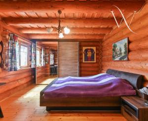 Luxusný nízkoenergetický zrub Podzámčok pri Zvolene – súkromie, príroda a pozemok 11 000 m²