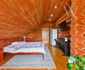 Luxusný nízkoenergetický zrub Podzámčok pri Zvolene – súkromie, príroda a pozemok 11 000 m²