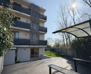 Hamuliakovo, okr. SC- NA PREDAJ 3 izbový byt s terasou, záhradou a dvomi parkovacími státiami.