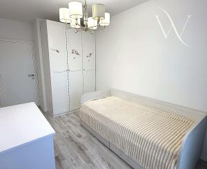 Hamuliakovo, okr. SC- NA PREDAJ 3 izbový byt s terasou, záhradou a dvomi parkovacími státiami.