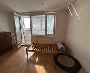 Svetlá garsónka s balkónom, 11/12 posch. – prenájom