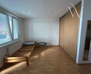 Svetlá garsónka s balkónom, 11/12 posch. – prenájom