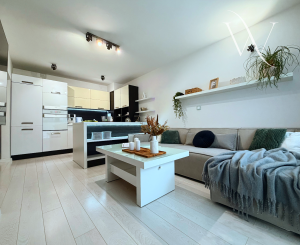 Nový Martin – 3-izbový byt s terasou, predzáhradkou a parkovaním v cene