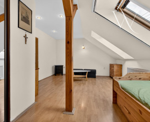 NA PREDAJ priestranný 6-iz Rodinný Dom v Stupave