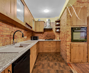 NA PREDAJ priestranný 6-iz Rodinný Dom v Stupave