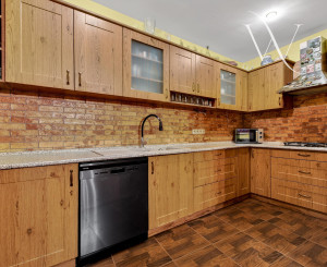 NA PREDAJ priestranný 6-iz Rodinný Dom v Stupave