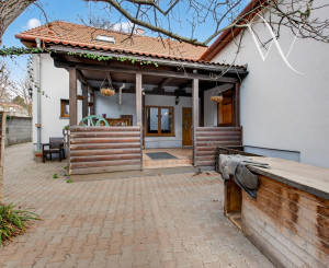 NA PREDAJ priestranný 6-iz Rodinný Dom v Stupave