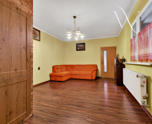 NA PREDAJ priestranný 6-iz Rodinný Dom v Stupave