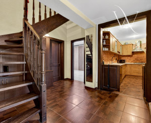 NA PREDAJ priestranný 6-iz Rodinný Dom v Stupave