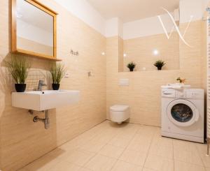 Na predaj velký 2 itbový byt v Bratislave -Petržalke , ul.Budatinska