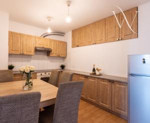 Na predaj velký 2 itbový byt v Bratislave -Petržalke , ul.Budatinska