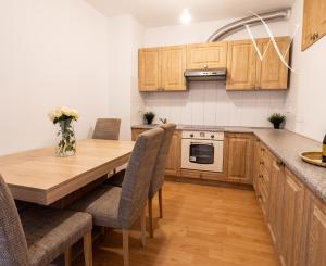 Na predaj velký 2 itbový byt v Bratislave -Petržalke , ul.Budatinska