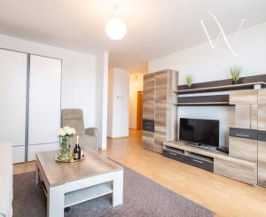 Na predaj velký 2 itbový byt v Bratislave -Petržalke , ul.Budatinska