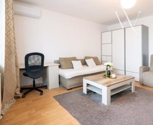 Na predaj velký 2 itbový byt v Bratislave -Petržalke , ul.Budatinska