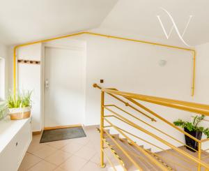 SENEC – NA PREDAJ EXKLUZÍVNY 3 + 1 PODKROVNÝ  BYT  – JEDINEČNÝ PRIESTOR NA PEŠEJ ZÓNE.