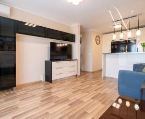 Na prenájom  velký  2 izbový byt v Bratislave v projekte -Slnečnice