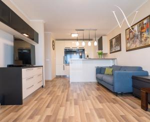 Na prenájom  velký  2 izbový byt v Bratislave v projekte -Slnečnice