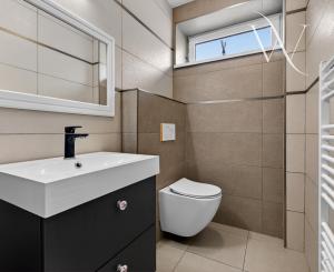 NA PREDAJ! 8 izbový dvojgeneračný poschodový rodinný dom v Tomášove