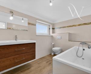 NA PREDAJ! 8 izbový dvojgeneračný poschodový rodinný dom v Tomášove